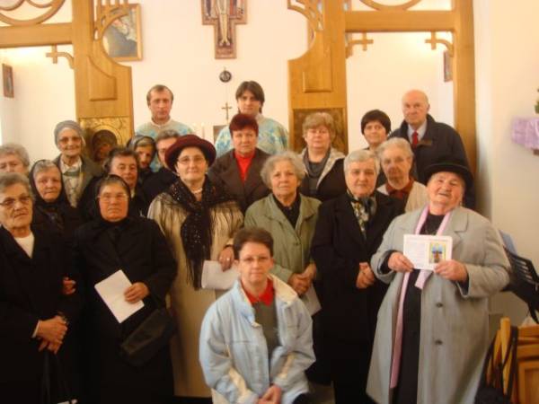 Membrii Reuniunii Mariane din Carei  şi-au reînnoit consacrarea la Preasfânta Fecioară Maria