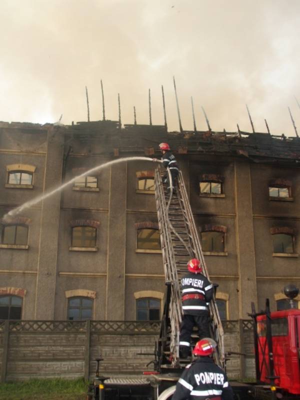 Ipoteza Buletin de Carei s-a confirmat: incendiul de la fabrica de tutun a fost provocat de copii