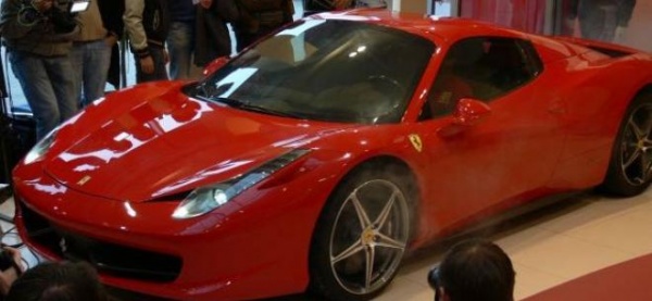 Nu poate Ferrari să fabrice cât pot românii să cumpere!