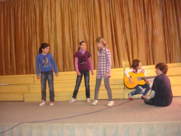 sc 1 la elevii au talent 2