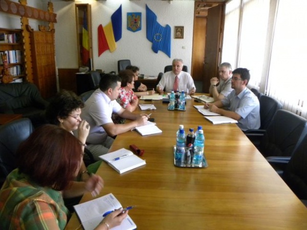 Prefectul Eugeniu Avram cere reactualizarea strategiei privind gestionarea deşeurilor periculoase