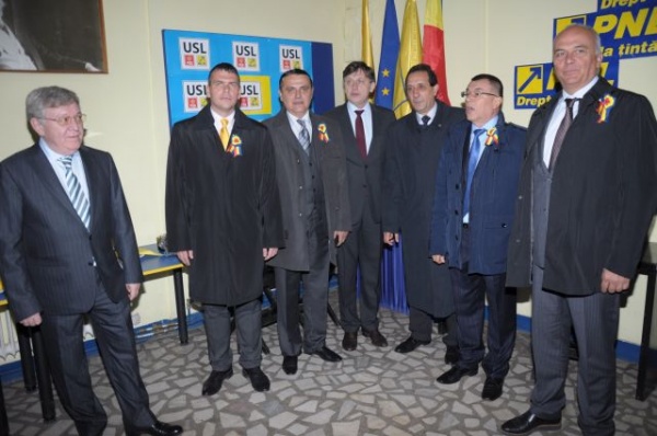 Preşedintele Crin Antonescu în mijlocul liberalilor careieni