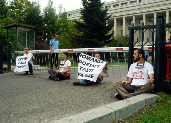 Proteste la Guvern împotriva mineritului cu cianuri