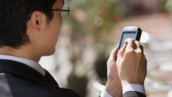 Bankingul se mută in zona de mobile: Credite instant, prin SMS