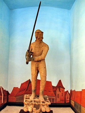 Din 4 aprilie,la Carei,Arme medievale transilvănene. Colecţia de Arme şi Armuri a oraşului Sibiu
