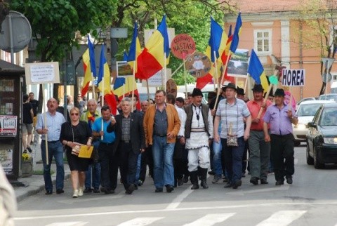 Moţii însufleţiţi de Avram Iancu au condus un protest de 2000 de oameni la Cluj-Napoca, împotriva defrişării pădurilor