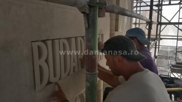 Inscripţia Budapesta a fost reamplasată pe Arcul de Triumf
