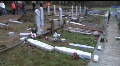 Refugiații musulmani profanează cimitirele creștine de la granița sârbo-croată