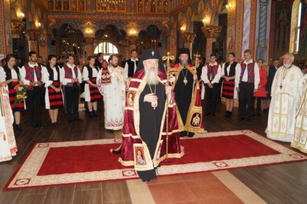 Mitropolitul Clujului, IPS Andrei: Preoţii şi credincioşii să doneze sînge pentru victimele din Bucureşti