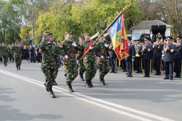 Liceul Teoretic Carei primeşte vizita militarilor din Armata Română