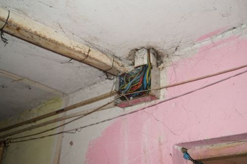 bloc social carei panou electric curge apa