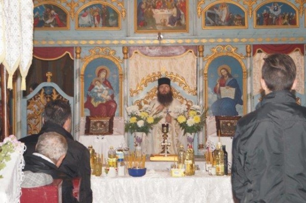 Hram binecuvântat la Biserica Sf.Arhangheli Mihail și Gavril din Marna Nouă. Oaspeți de seamă la agapă
