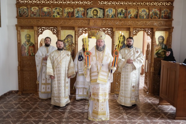 La Hramul Mănăstirii Scărişoara Nouă a fost invitat Preasfinţitul Părinte Episcop Siluan din Ungaria