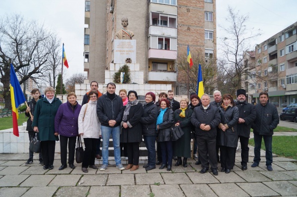 Din comentariile neiubitorilor de manifestări  româneşti la bustul lui Avram Iancu…,,dute in Bucuresti si acolo la parlamentarii sa canti,,