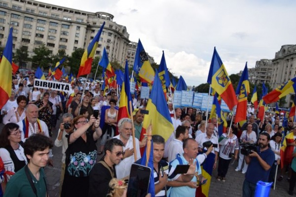 Atentat la adresa limbii române ca limbă oficială în România. Protest