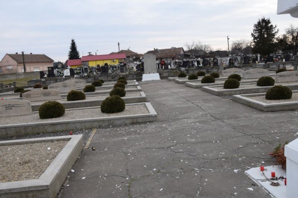 Morminte de eroi români la Carei
