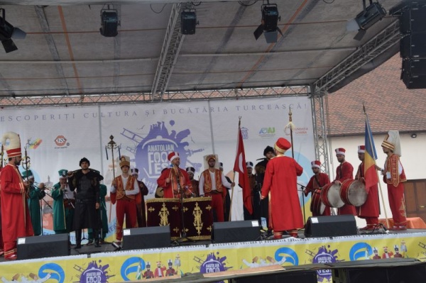 Cântece patriotice românești la Festivalul Turcesc de la Oradea