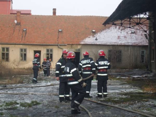 Careienii au stabilit: Ministerul Administraţiei şi Internelor poartă vina dotărilor precare ale pompierilor