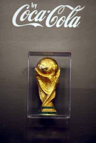 Peste 7.700 de fani s-au fotografiat cu trofeul Cupei Mondiale