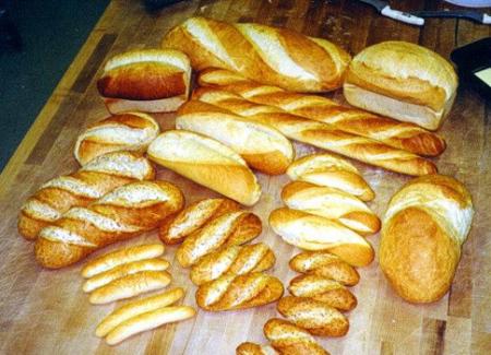 Se scumpeşte pâinea cu 15 %, din februarie 2011