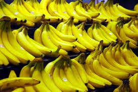 Exportăm de două ori mai multe banane decât morcovi şi pepeni!