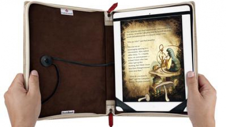 Carcasa care transformă iPad-ul într-o carte