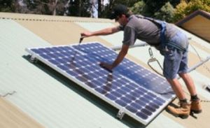 Panouri solare pe bloc, la jumătate din preţ prin programul Casa Verde