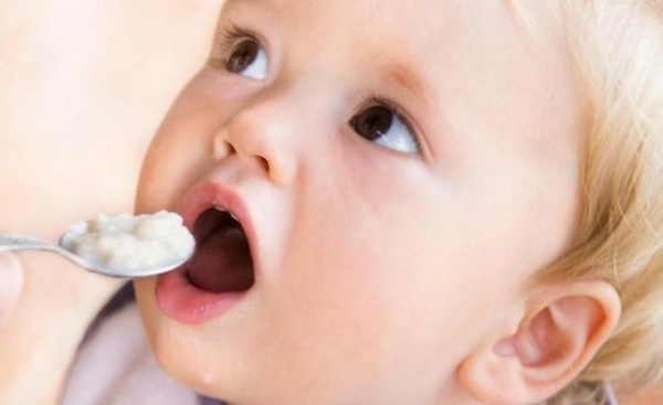 Contaminare cu arsenic şi alte toxine în mâncarea pentru bebeluşi de la HiPP şi Nestle