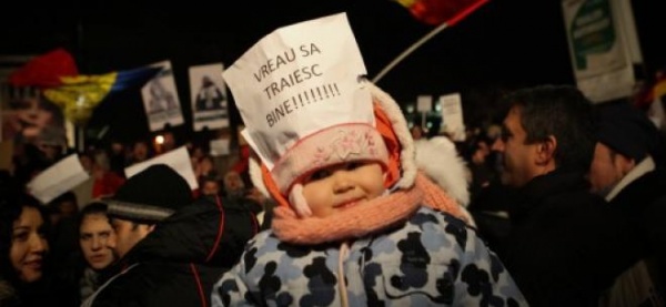 A şasea zi de proteste în ţară: Mii de persoane cer demisia Guvernului; USL şi-a organizat propriile mitinguri
