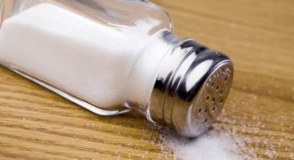 Suntem obligaţi să consumăm sare iodată zilnic. Care sunt riscurile la care ne expunem