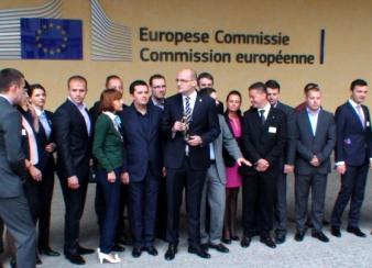 Viviane Reding refuză cadoul din partea românilor care au participat la referendum: statueta Zeiței Justiția