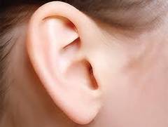 Cum să îţi cureţi urechile în mod corect