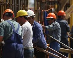 Muncitorii calificaţi în construcţii pot obţine contracte de muncă în Israel