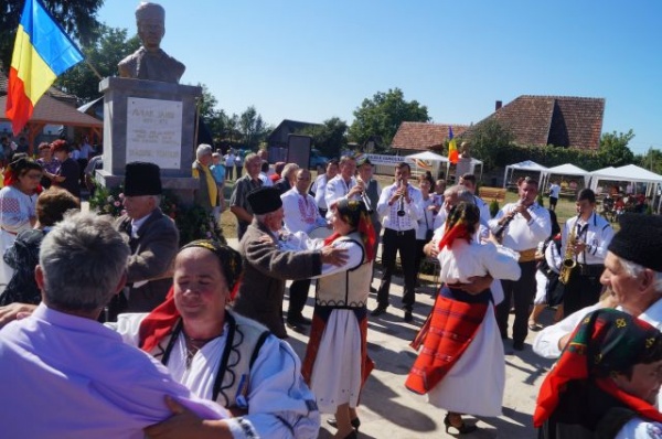 Cum se salutau românii de odinioară din lumea satului