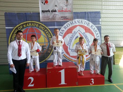 Nouă medalii pentru karateka de la CSM Satu Mare la “Cupa Hermannstadt”