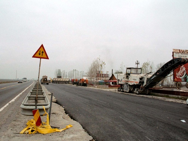 Unii asfaltatorii români au început să cadă pe capete