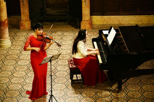 Stela Danciu și Lavinia Ardelean în concert de vioară şi pian