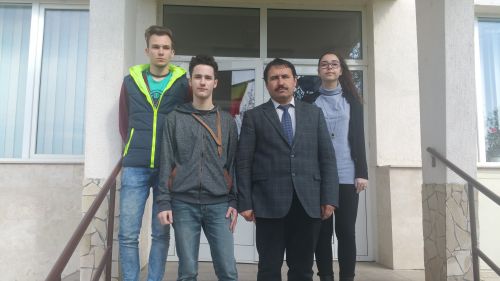 3 elevi de la Teoretic merg la Naţionala Haimovici de la Iaşi