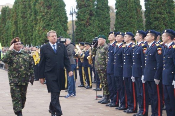 Președintele Iohannis și premierul Dăncilă sărbătoresc Ziua Armatei și la Carei