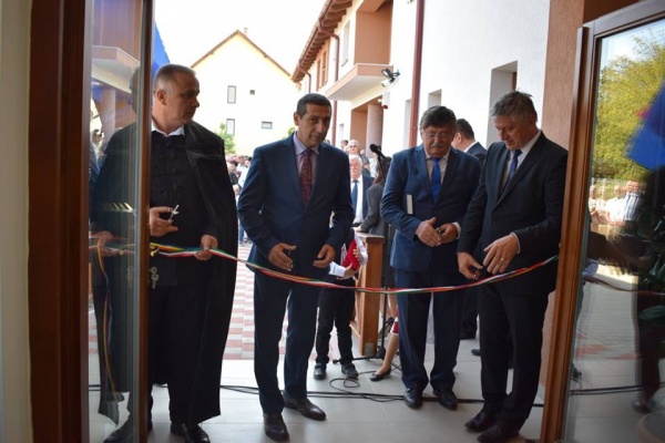 La Carei s-a inaugurat o grădiniţă maghiară şi s-a dărâmat o şcoală românească