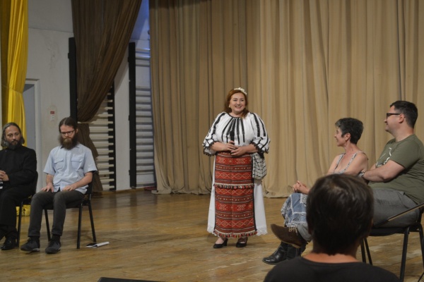 Mariana ANGHEL a lansat  în premieră piesa “Frați români, veniți acasă!“