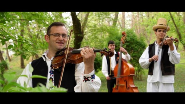 Violonistul Ionuț Rotar și-a lansat noul videoclip „Codrenește”