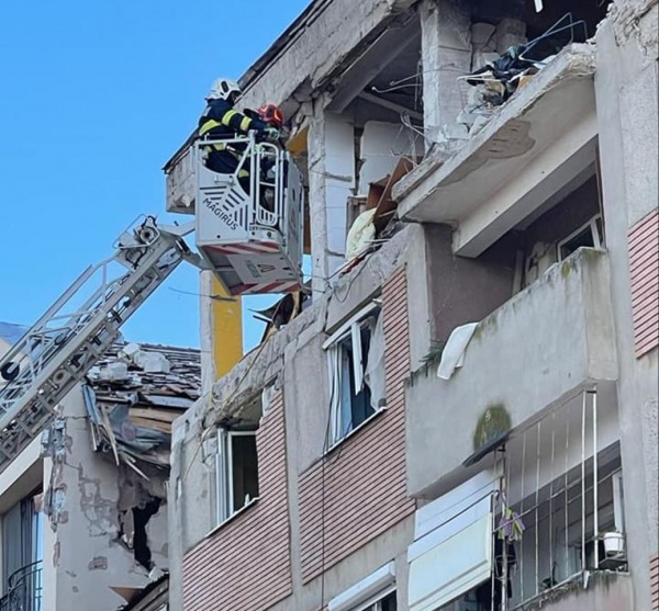 Mizerabil! Primarul evazionist nu găsește un mod de ajutorare a familiilor cu apartamentele distruse după explozie dar scutește de la plata impozitelor susținătorii săi din campanie