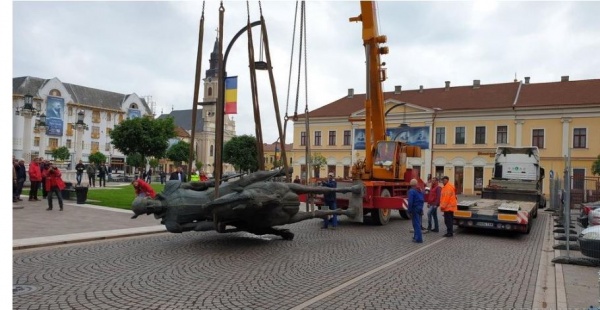 Statuia lui Mihai Viteazul din Oradea a fost mutată fără acordul proprietarilor. Tribunalul Bihor decide  în favoarea celor ce au mutat statuia