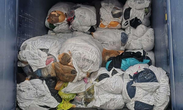 Alte 35 tone deșeuri oprite la intrarea în România pe la Petea