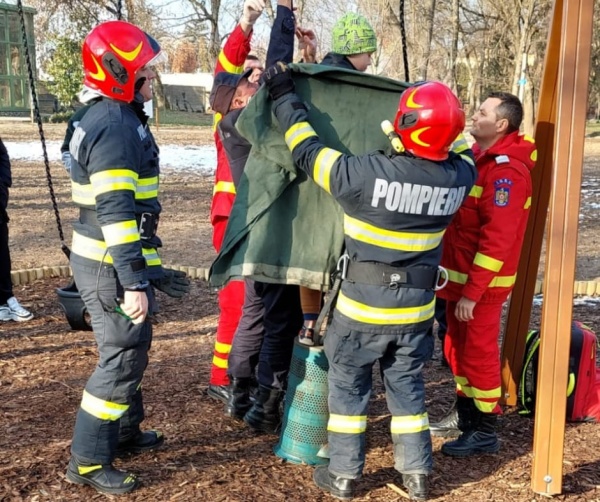 Pompierii careieni au intervenit în Parcul Dendrologic
