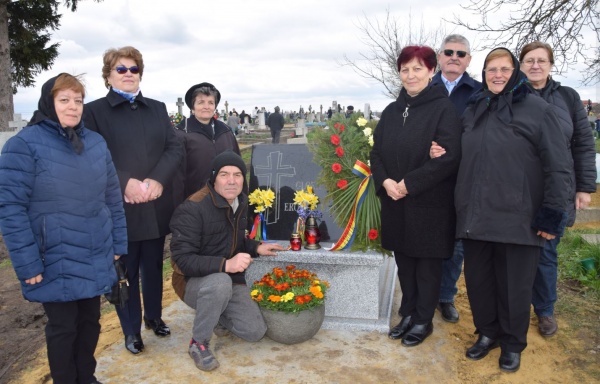 Sfințirea mormântului reabilitat al eroilor înhumați la Marna Nouă. Ajunul Floriilor în cimitirul satului