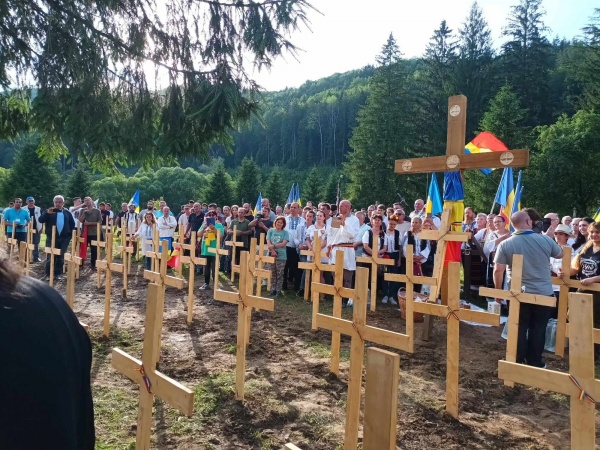 În România anului 2023 trebuie să ne apărăm și crucile din cimitire. Respect Mihai Tîrnoveanu și Dan Grăjdeanu!