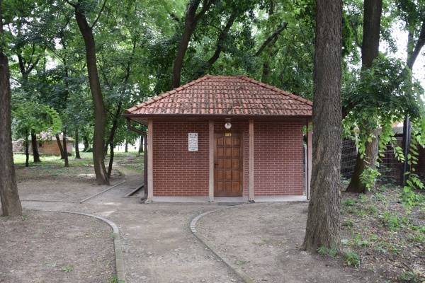 Se demolează toaletele publice din Parcul Dendrologic. Consilierii UDMR și PSD au votat proiectul
