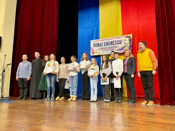 Premianții concursului de recitări din lirica lui Mihai Eminescu